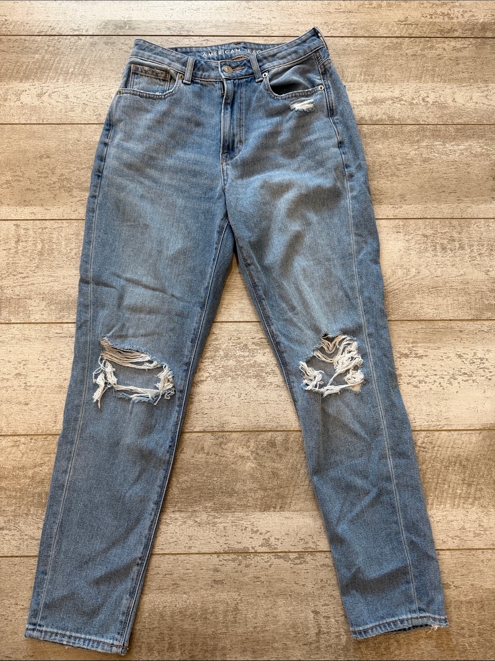 American Eagle Outfitters Light Blue Mom Jeans with Knee Rips Size 2